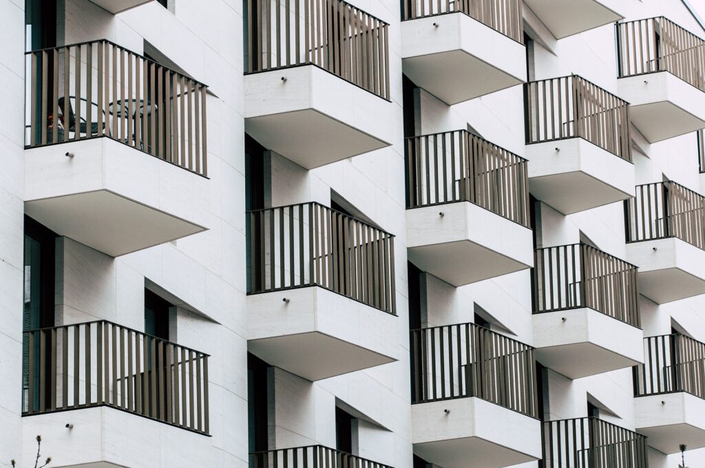 https://pixabay.com/photos/house-building-balconies-apartments-7124141/